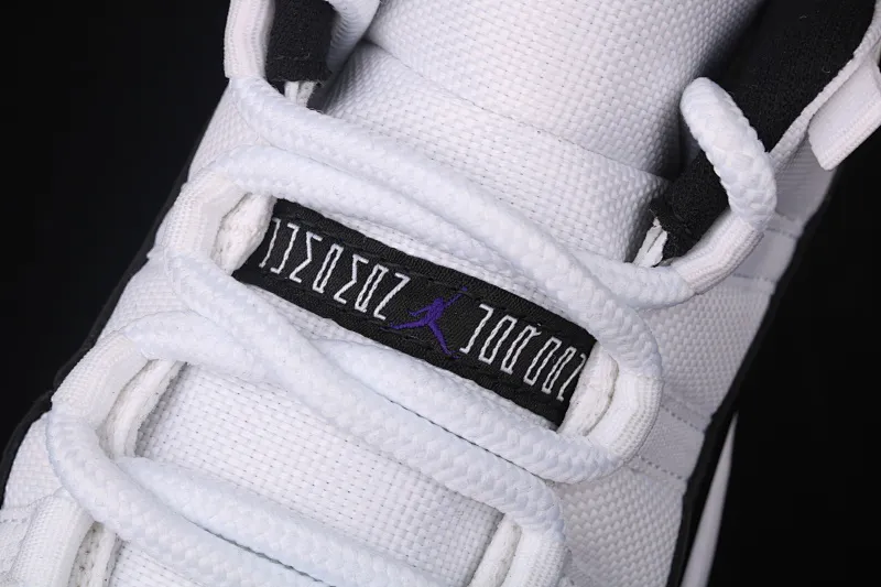 All categories Air Jordan Jordan series basketball shoes Air Jordan 11 X version Air Jordan 11 Low "Concord" AJ11 Joe 11 white and black genuine carbon 528895-153